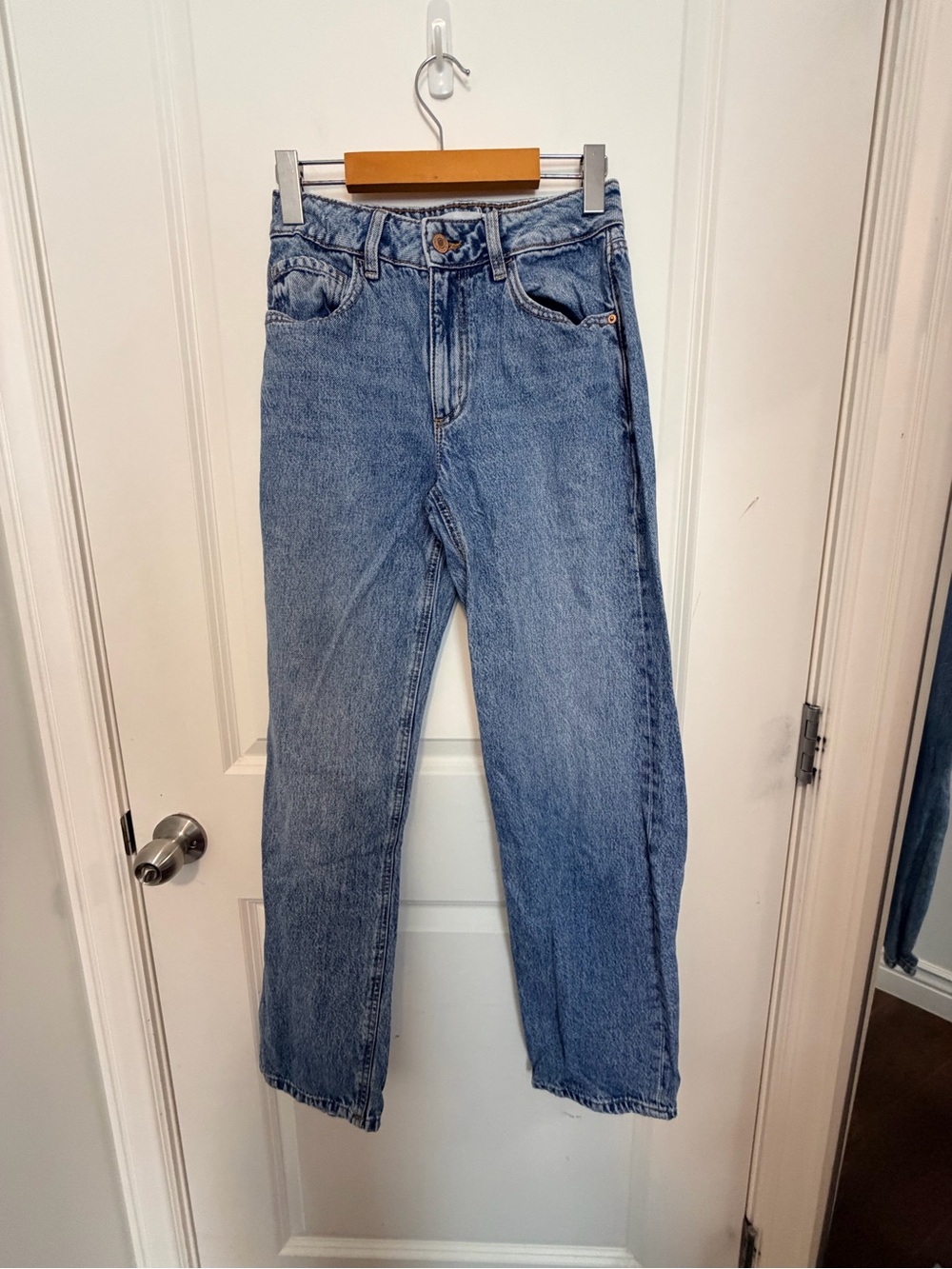 Dynamite Mika Relaxed Straight Leg Jeans – Medium Wash